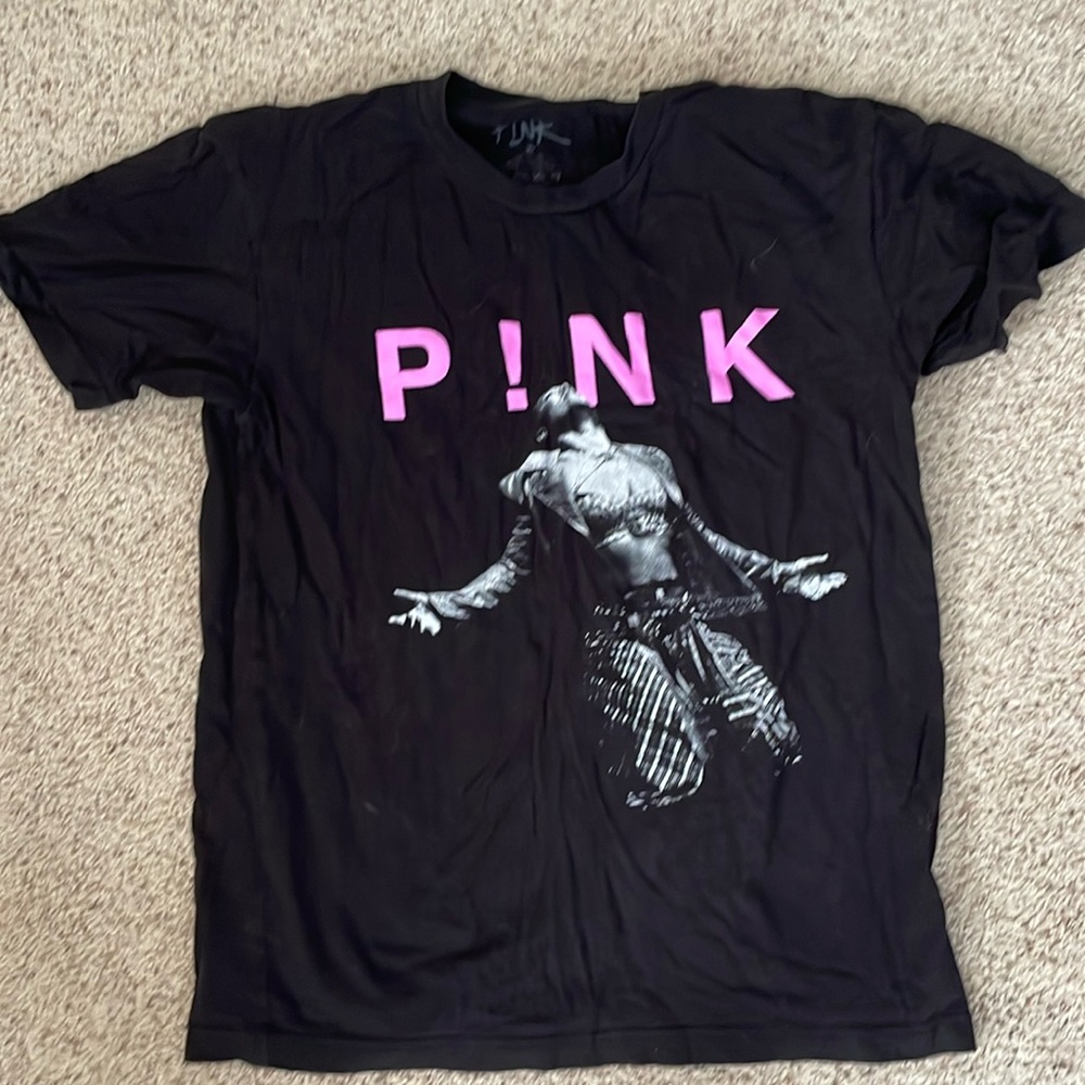 PINK Tour Tshirt-Size M, Black